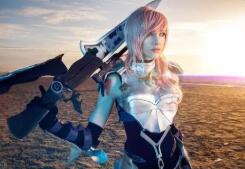 最终幻想等身立牌开箱：粉丝必收藏款